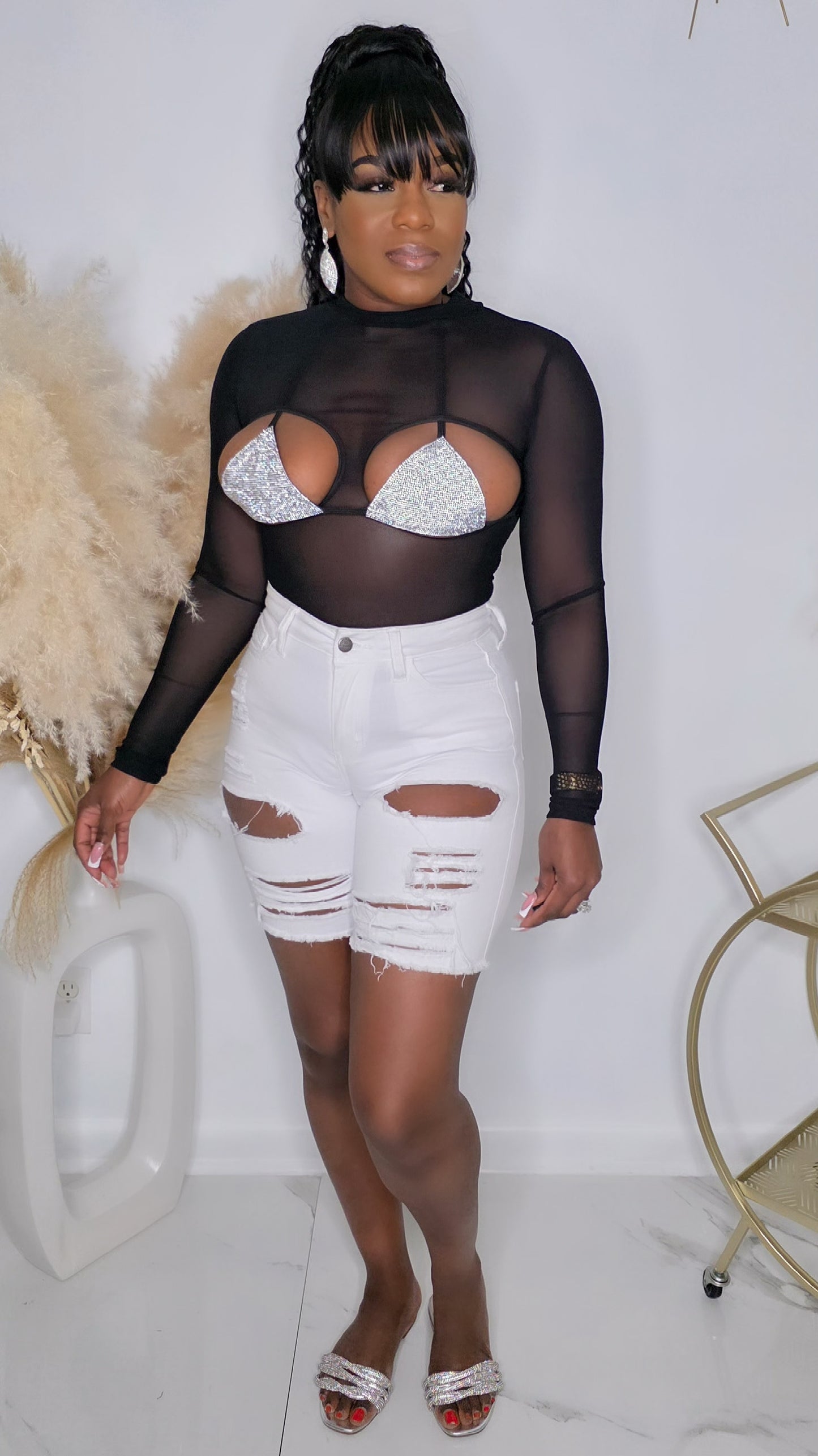THE SECRET IS OUT SHORTS - WHITE