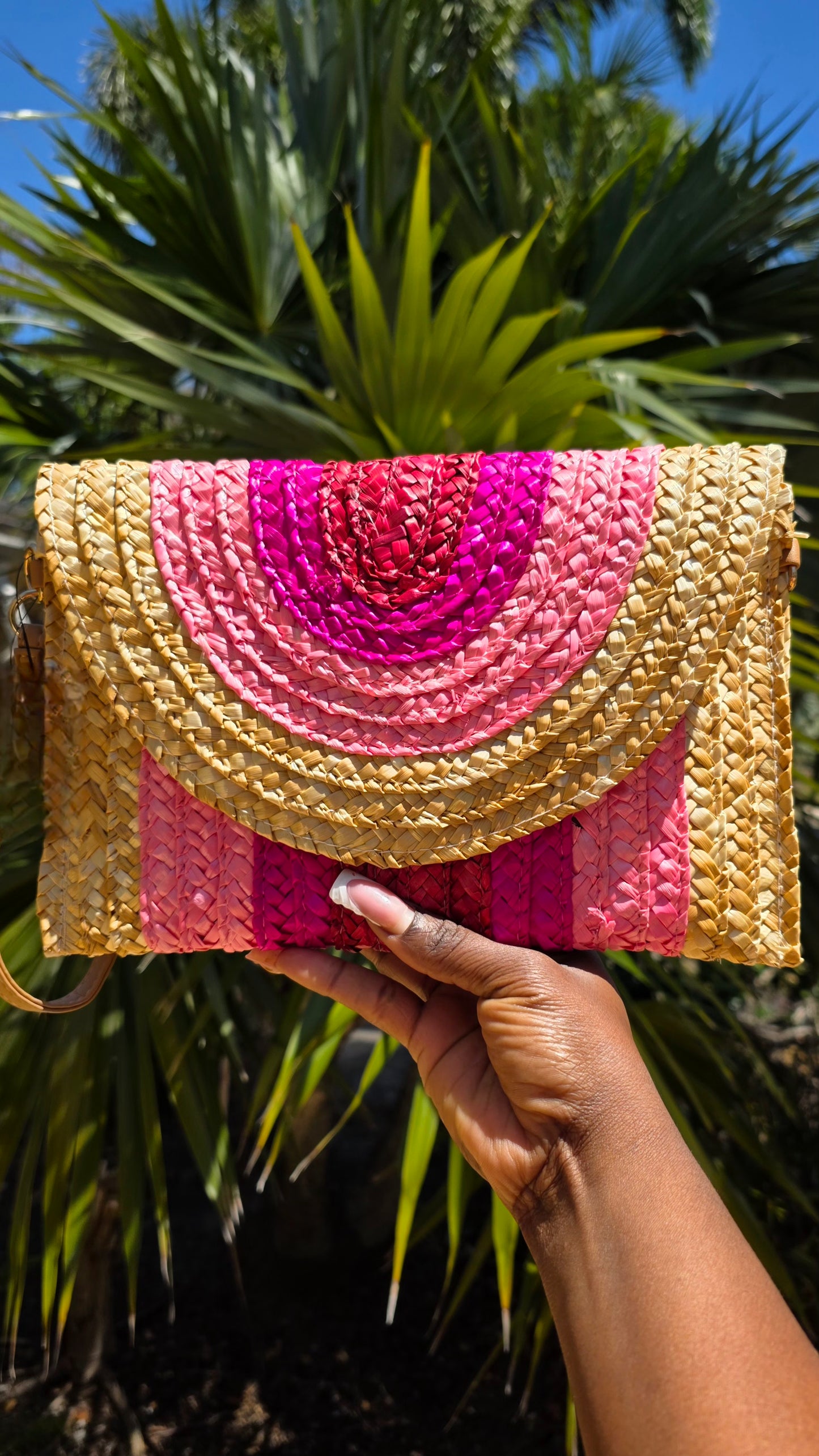 NATURAL ESSENCE CLUTCH