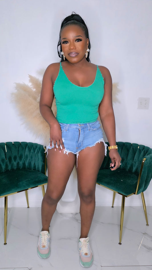 EVERYDAY LOOK CROP TOP - GREEN