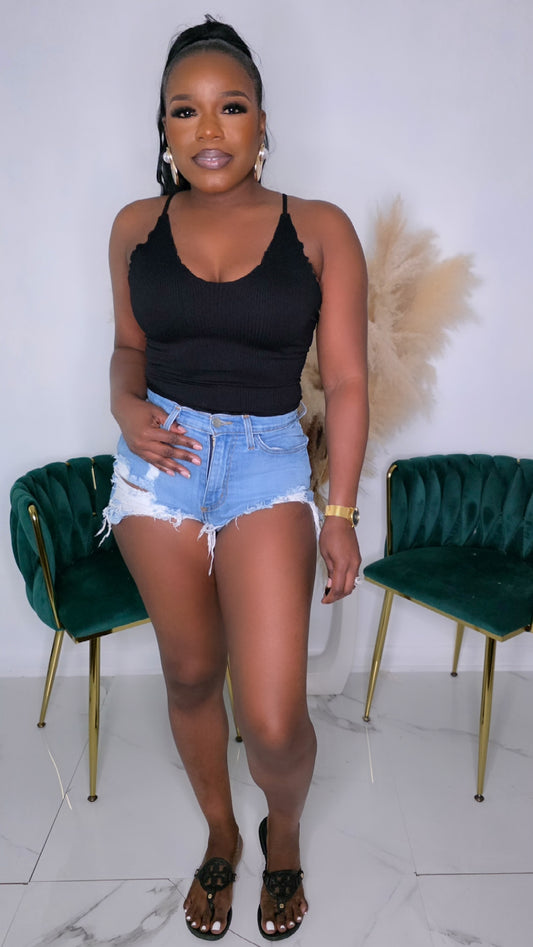 EVERYDAY LOOK CROP TOP -BLACK